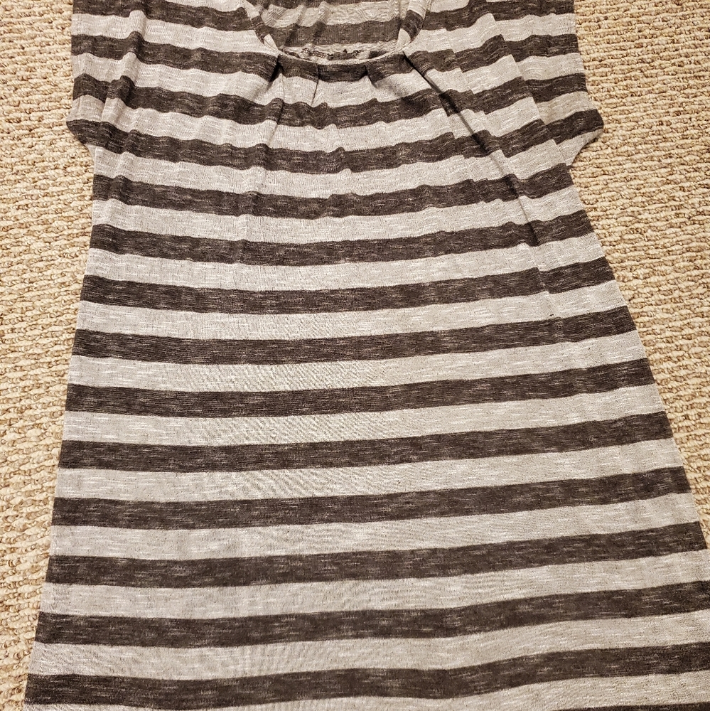 City Triangles Medium Light/Dark Gray Striped Top